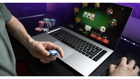 Giocava a poker su portali non legali con i big del calcio
