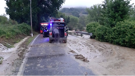 Maltempo nelle Marche: evacuazioni nell'Anconetano, frane e allagamenti nel Pesarese