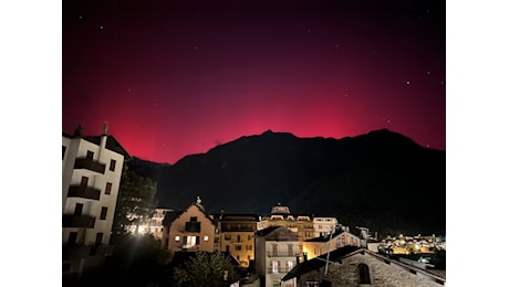 Aurora boreale in Italia, le immagini dello spettacolo che ha illuminato i cieli da Nord a Sud